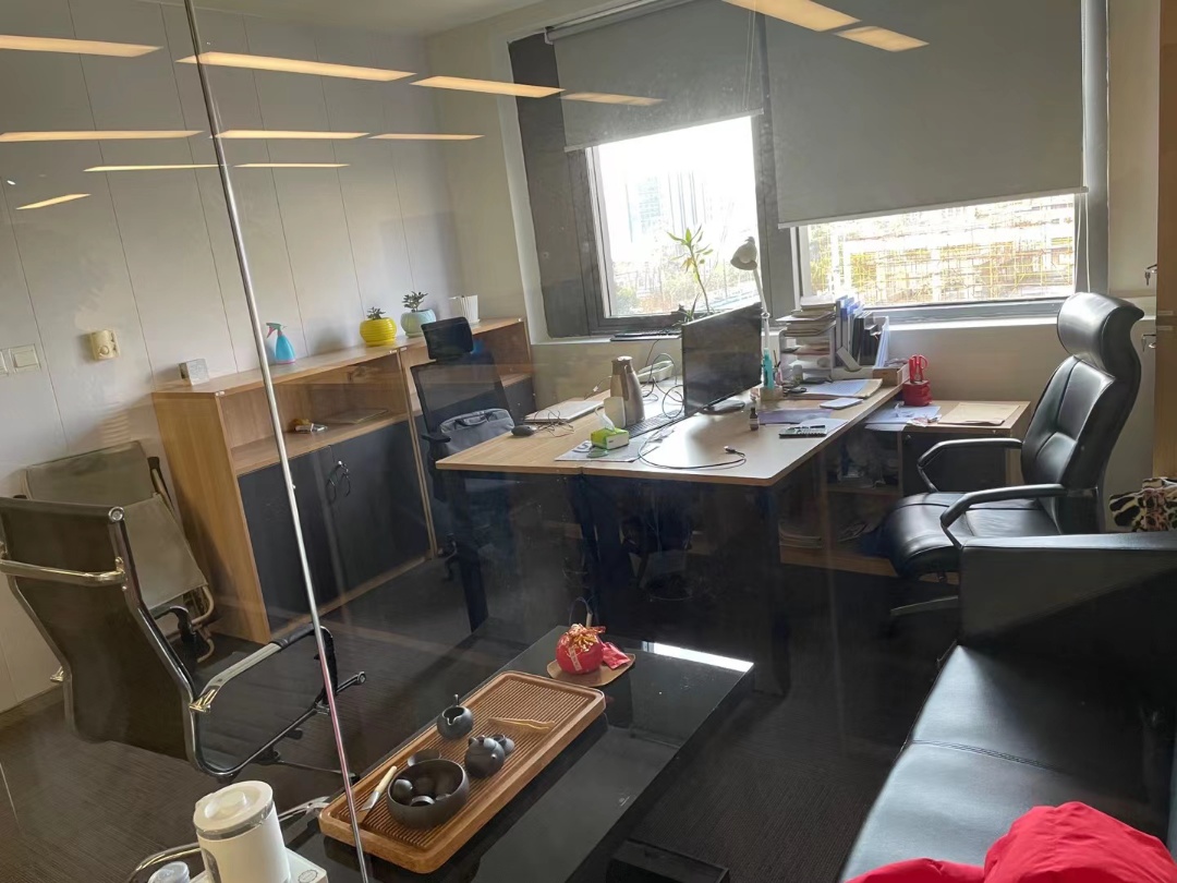 闵行万象城紫藤路地铁上盖 写字楼办公出租 精装带家具 拎包入住300平出租现房 疫情期间 价格好谈(图4)