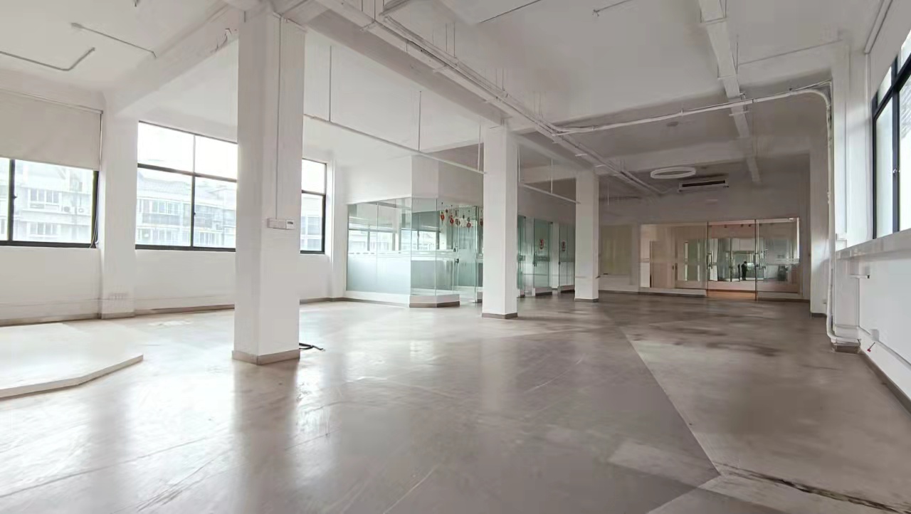 10-220523164613107.jpg 上大路 尊木汇国际艺术广场 400平简单装修带隔断 独立空调 疫情特惠出租(图2)