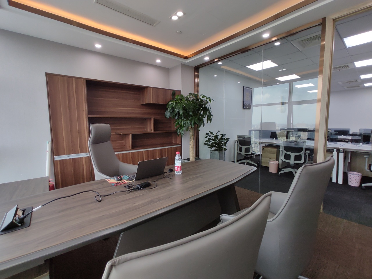 12-2205231FU2U7.jpg 静安写字楼出租,全新定制装修,珠江办公室全落地窗 ,配套齐全(图7)