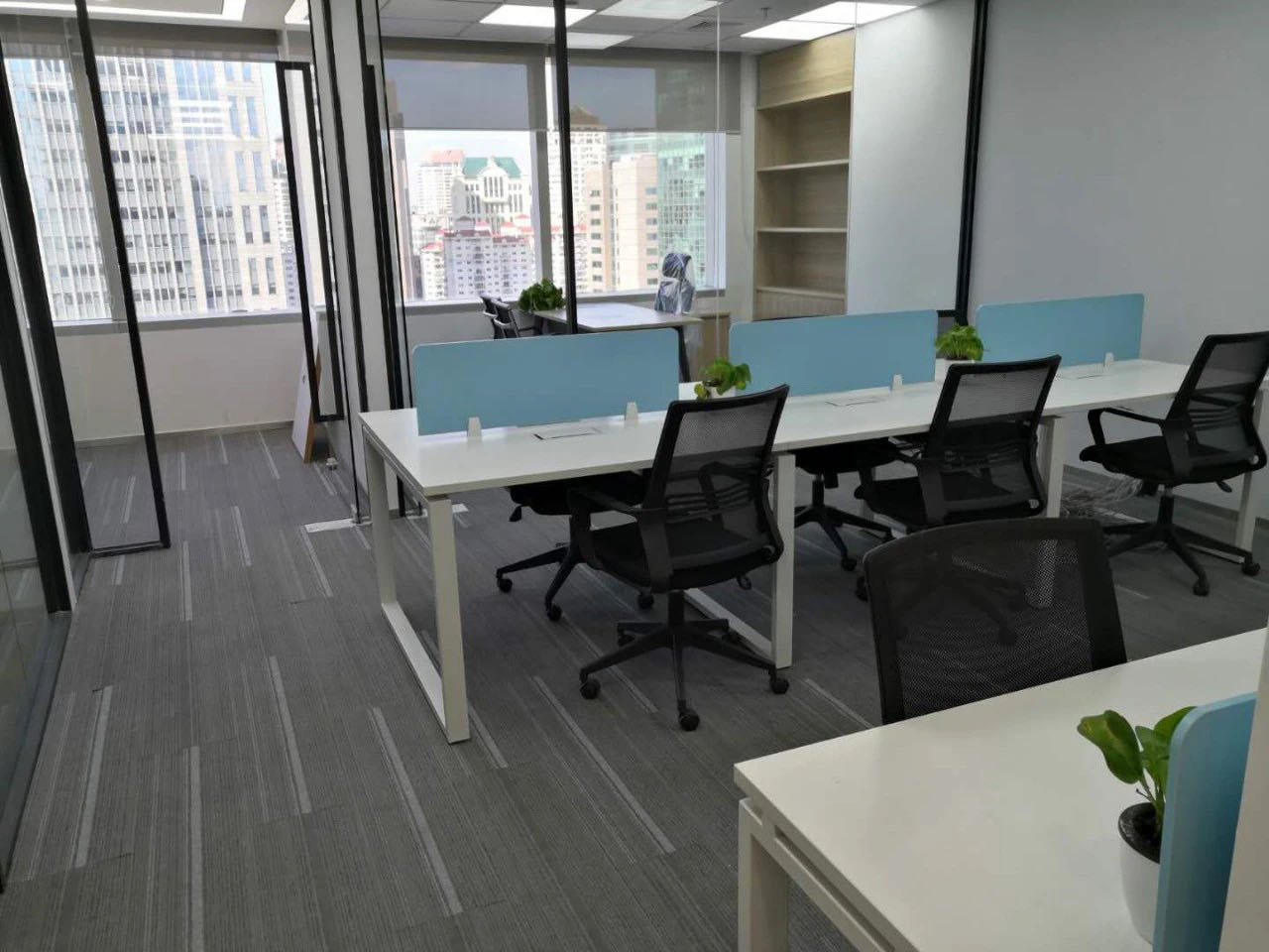 9-2205231T41Q61.jpg 人民广场港陆广场150平精装修带家具拎包入住(图1)