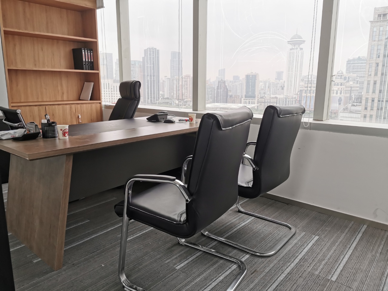 9-2205231T41b37.jpg 人民广场港陆广场150平精装修带家具拎包入住(图6)