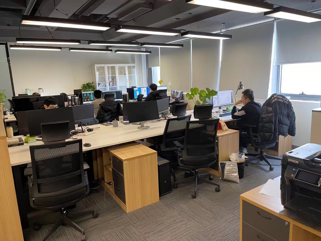 绿洲中环中心写字楼办公出租 真北路地铁口 近地铁站 配套大型商场 精装带家具 拎包入住 300平400平现房出租(图6)