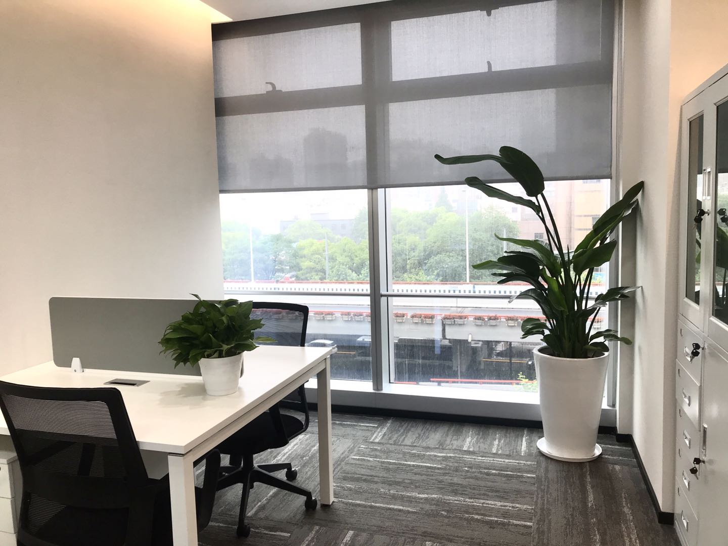 9-2205251QK1244.jpg 宜山路宏汇国际广场200平精装修带家具拎包入住(图5)