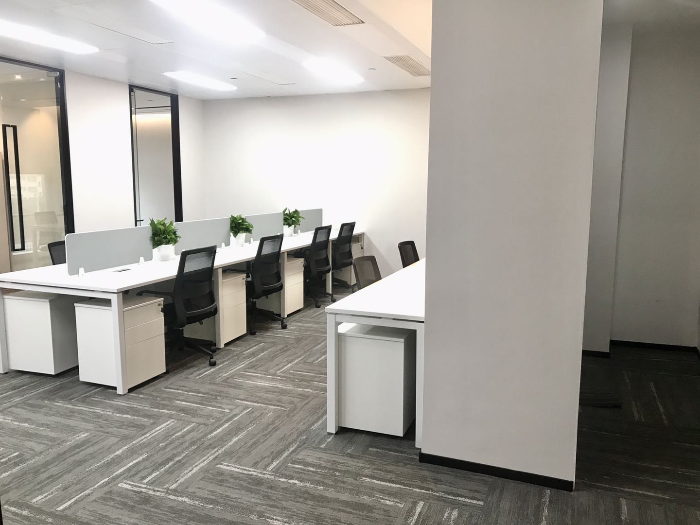 9-2205251QK1608.jpg 宜山路宏汇国际广场200平精装修带家具拎包入住(图2)