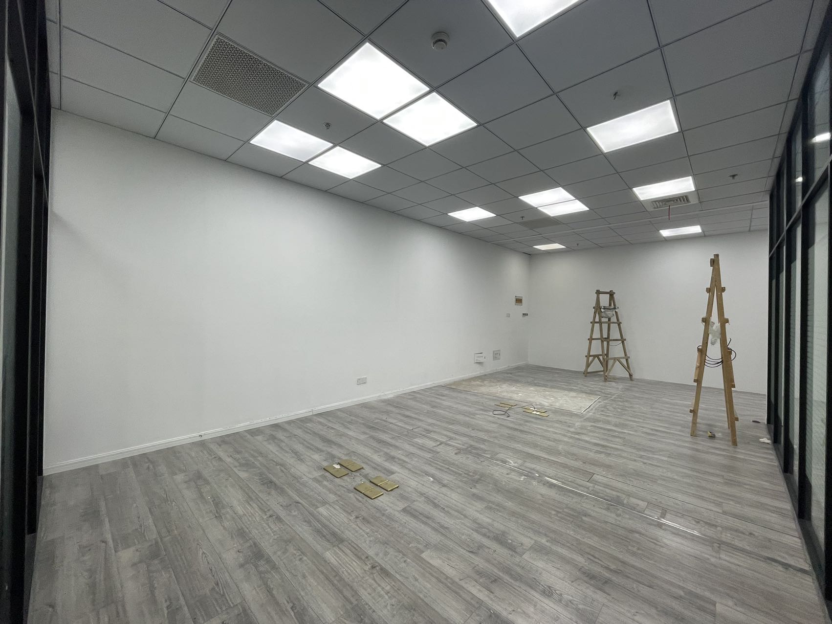 恒达大厦长寿路商圈地铁站附近 写字楼办公出租 200平现房出租精装修带家具 拎包入住 疫情期间 价格好谈(图4)