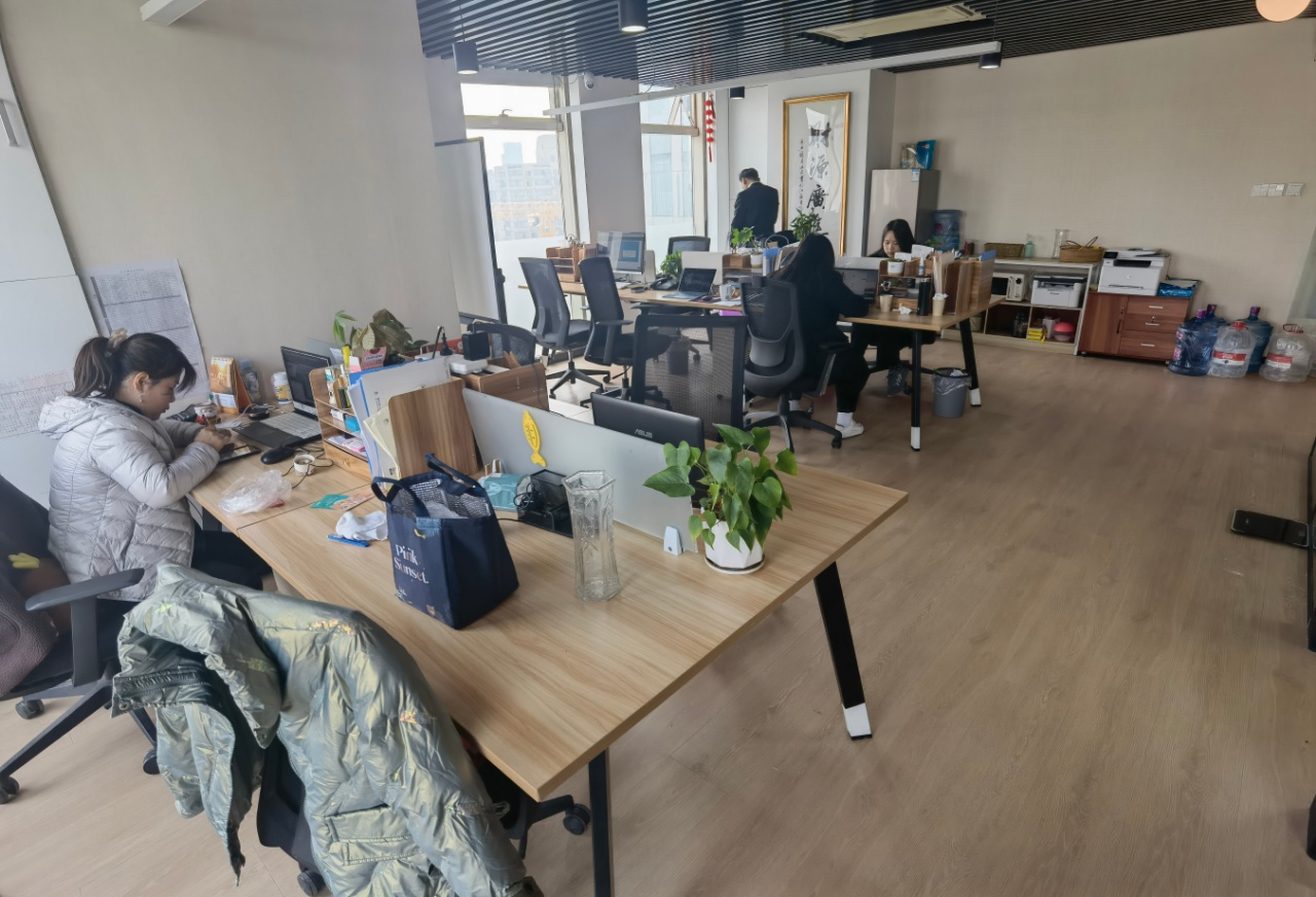 9-2206011G332523.jpg 普陀源达大厦100平精装修带家具长寿路地铁站(图1)