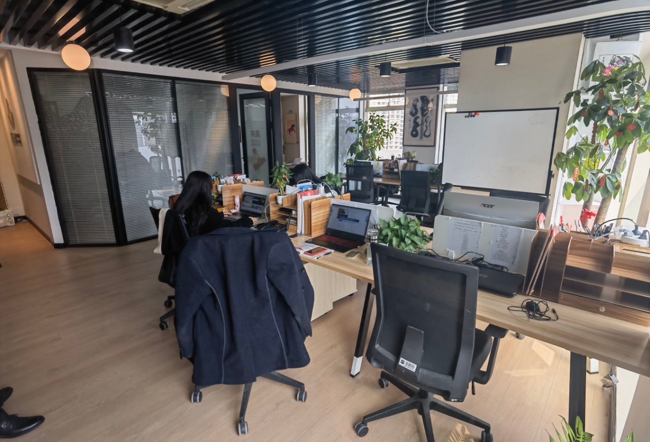 9-2206011G332J3.jpg 普陀源达大厦100平精装修带家具长寿路地铁站(图2)