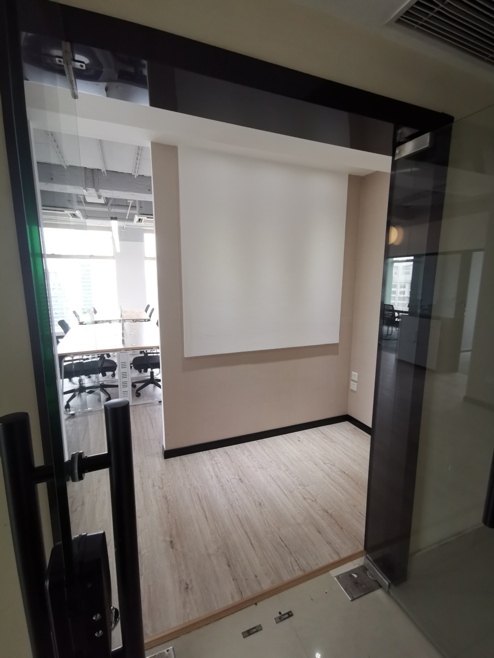 9-2206011G44LR.jpg 普陀源达大厦110平精装修带家具拎包入住(图1)