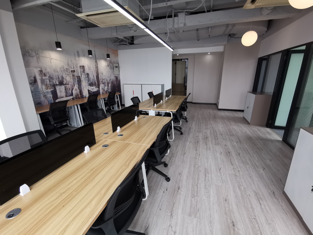 9-2206011G44R04.jpg 普陀源达大厦110平精装修带家具拎包入住(图7)