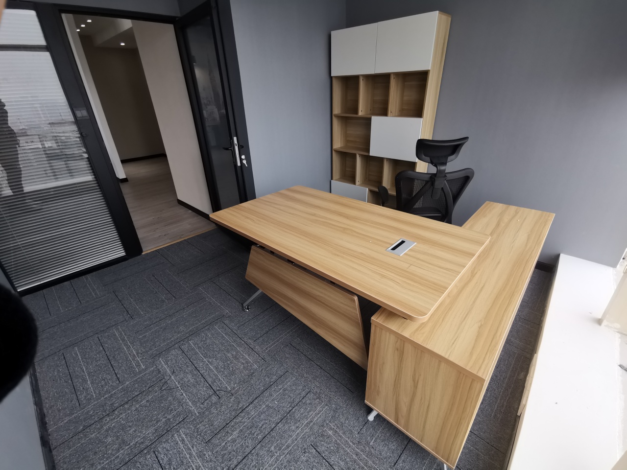 9-2206011G44U63.jpg 普陀源达大厦110平精装修带家具拎包入住(图3)