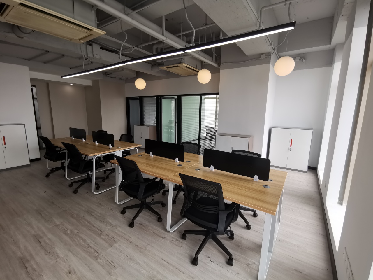 9-2206011G44W62.jpg 普陀源达大厦110平精装修带家具拎包入住(图6)