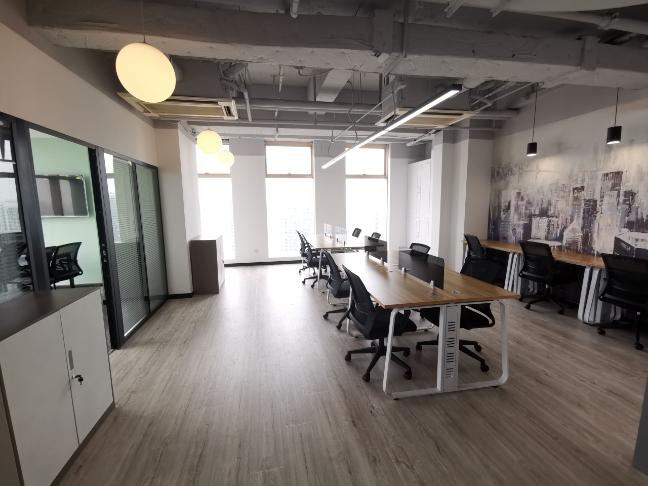 9-2206011G44Y49.jpg 普陀源达大厦110平精装修带家具拎包入住(图2)