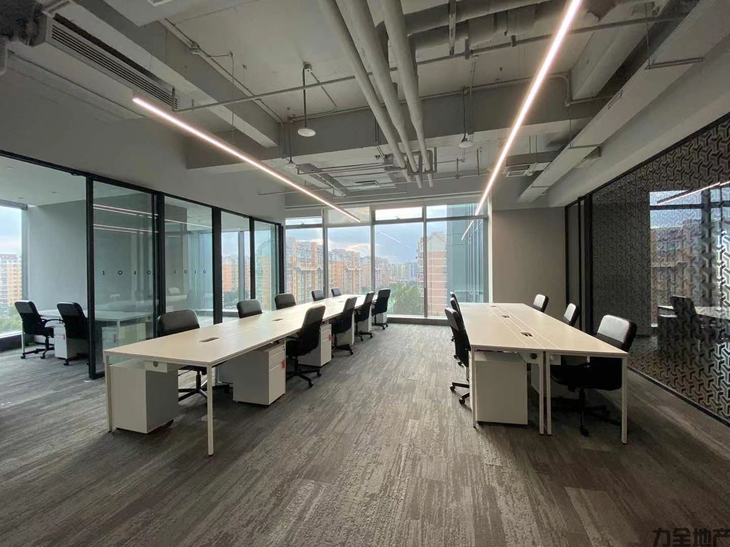 15-220R3164914112.jpg 德必世纪we 精装修配家具(图2)